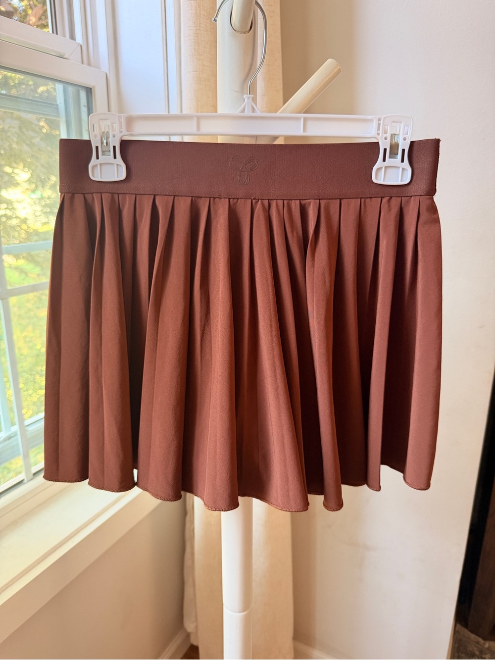 TNA brown pleated active skirt